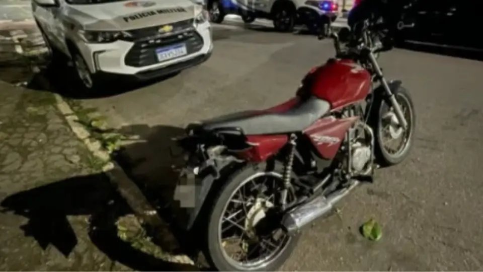 Condutor da moto com escapamento adulterado tenta fugir da autoridade e se dá mal