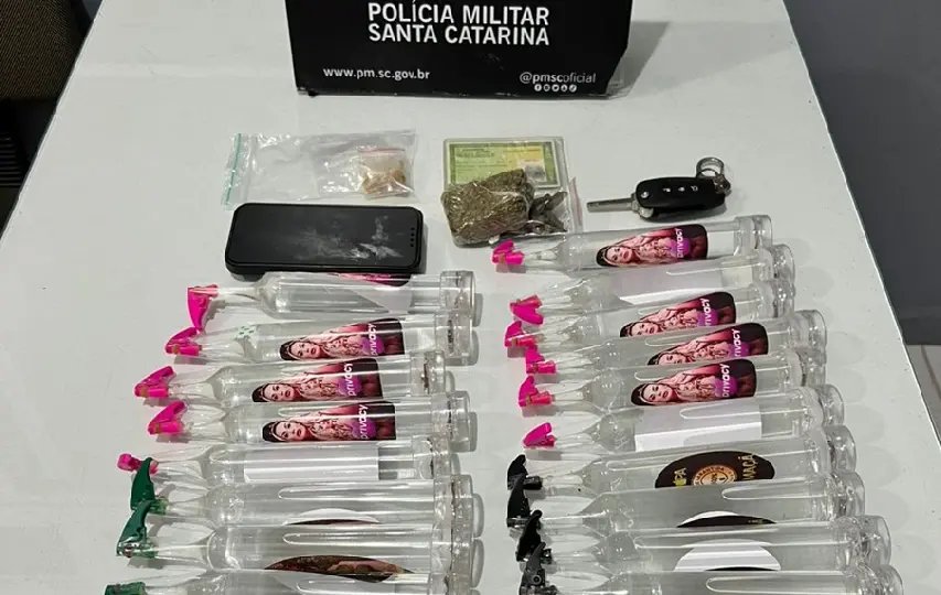 Mulher é presa com lança-perfume, maconha e MDMA