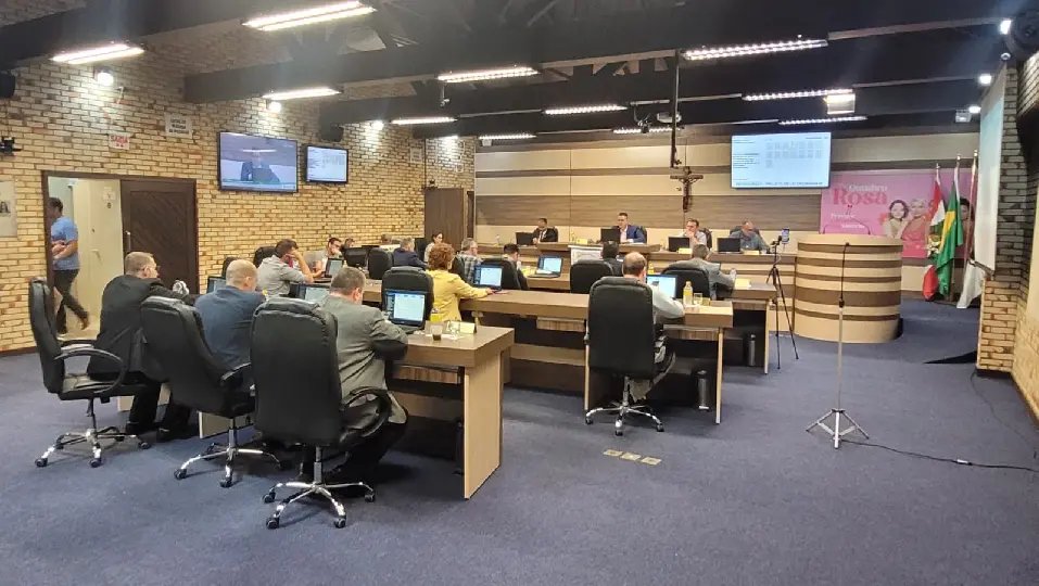 (VÍDEO) Prefeitura está falhando com a transparência, diz vereador 