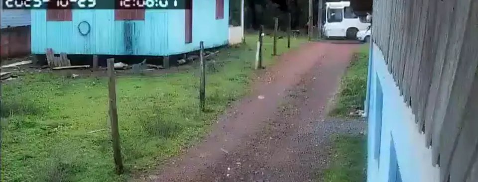 Estudante de 17 anos morre atropelado ao descer do ônibus escolar