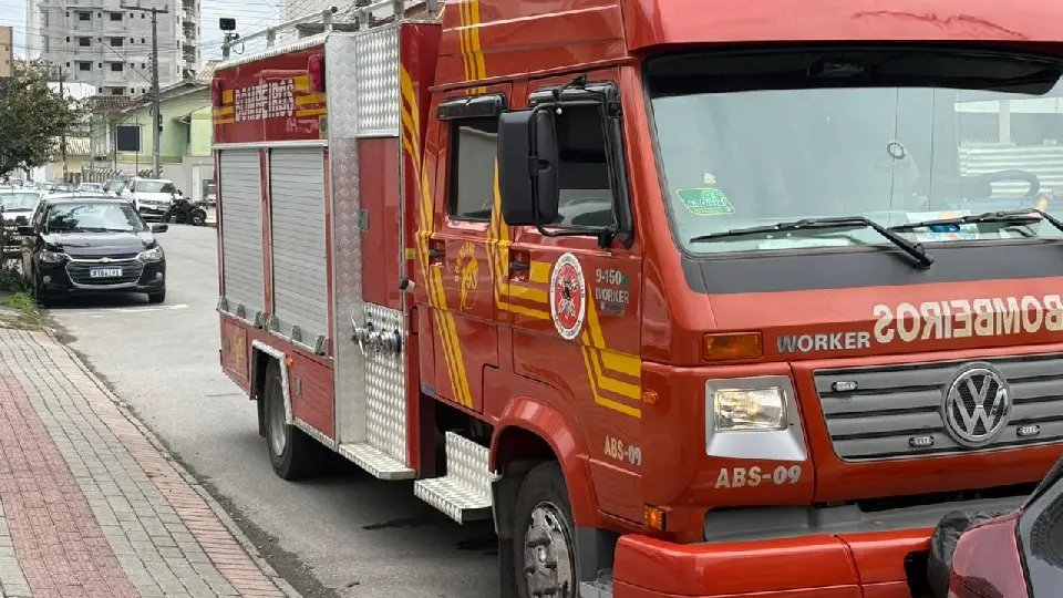 (VÍDEO) Panela esquecida causa princípio de incêndio em prédio no Centro de Brusque