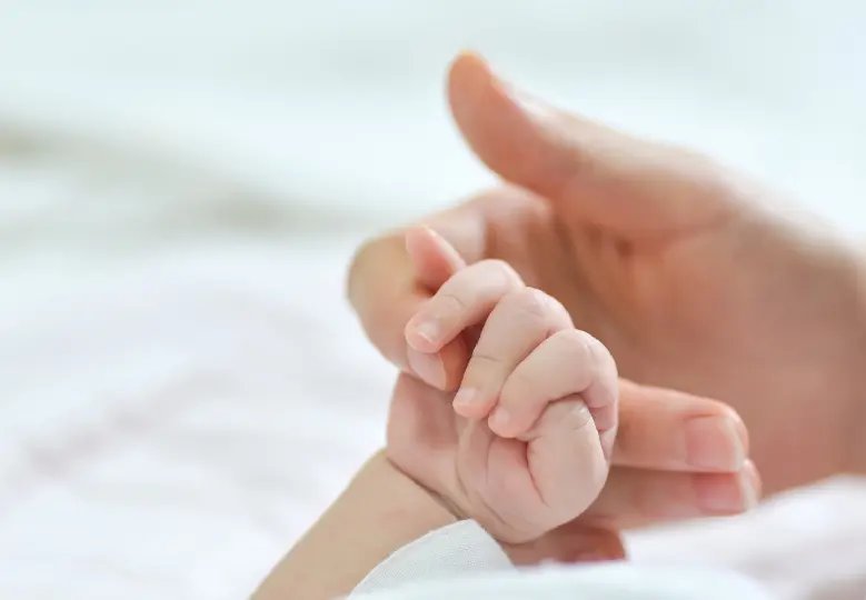 Bebê de 11 meses é hospitalizado com lesões graves e padrasto é preso