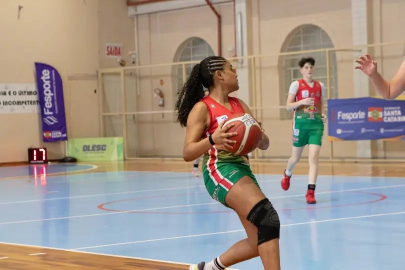 Basquetebol feminino define classificadas às quartas de final da Olesc