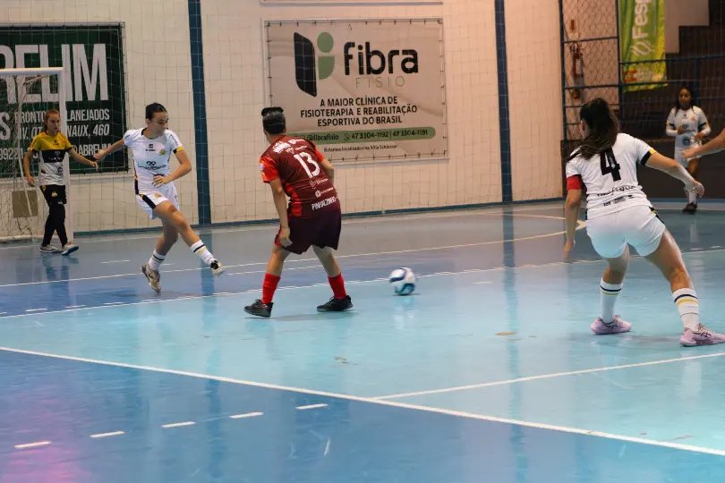 Futsal feminino define classificadas às quartas de final da Olesc 