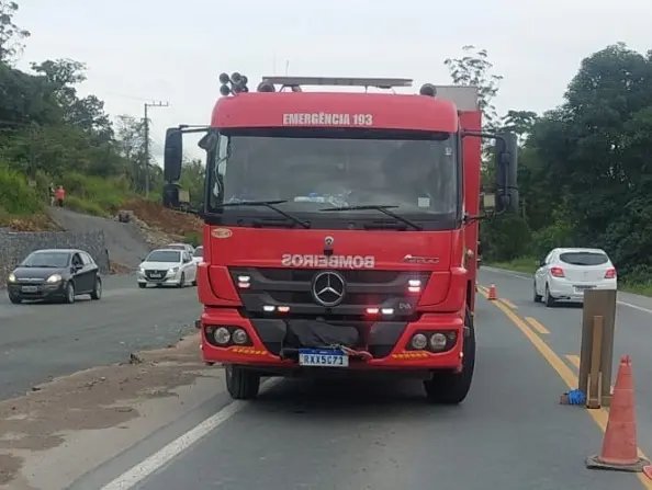 BR 470: motociclista morre em acidente envolvendo dois carros