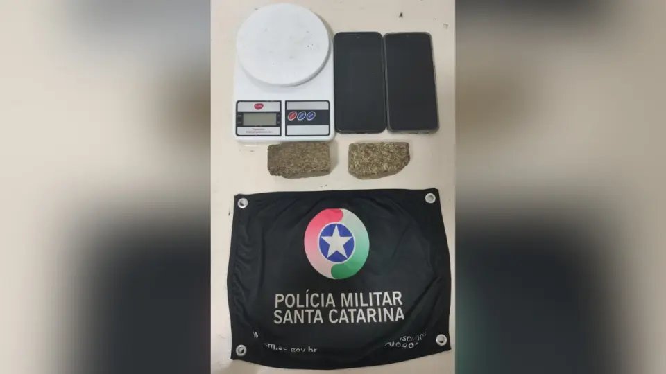 Abordagem do Tático prende irmãos com mais de 200 gramas de maconha