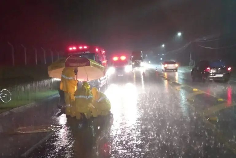 Homem fica ferido após queda de bicicleta na Rodovia Ivo Silveira