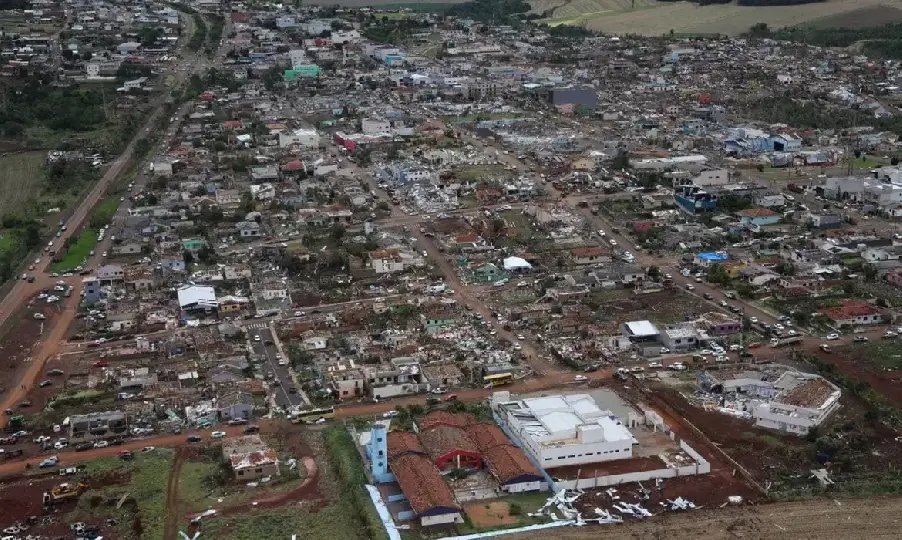 Número de feridos chega a 750 após passagem de tornado pelo Paraná