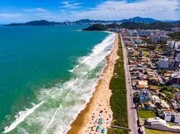 Bombeiros resgatam duas pessoas após afogamento; uma delas não sobrevive