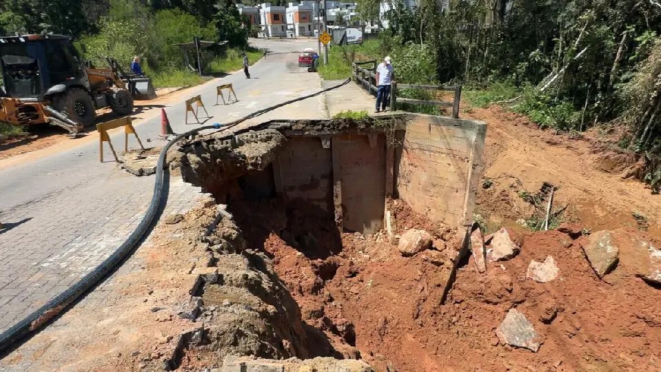 Prefeitura vai construir ponte provisória no bairro Águas Claras