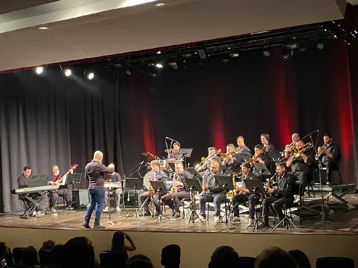 Big Band Brusque Maestro Edino Krieger apresenta espetáculo gratuito no Teatro do CESCB