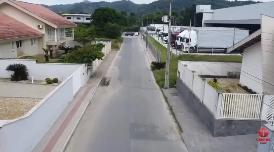 (VÍDEO) Moradores contestam transportadora no Jardim Maluche