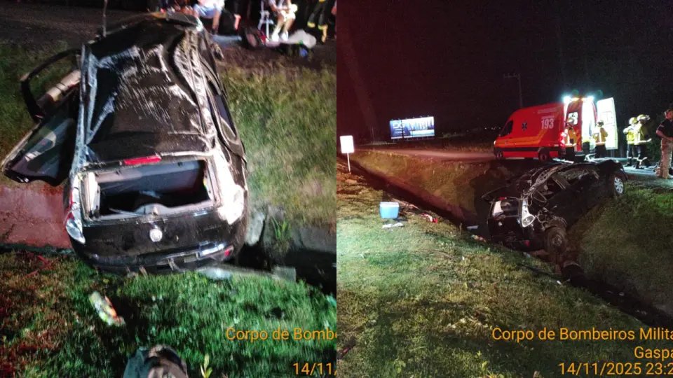 Carro cheio de passageiros capota e vai parar na vala