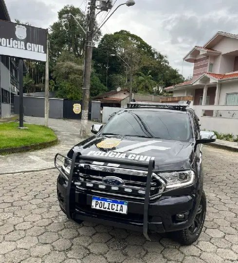 Polícia prende três suspeitos de fraudes em cartões de crédito
