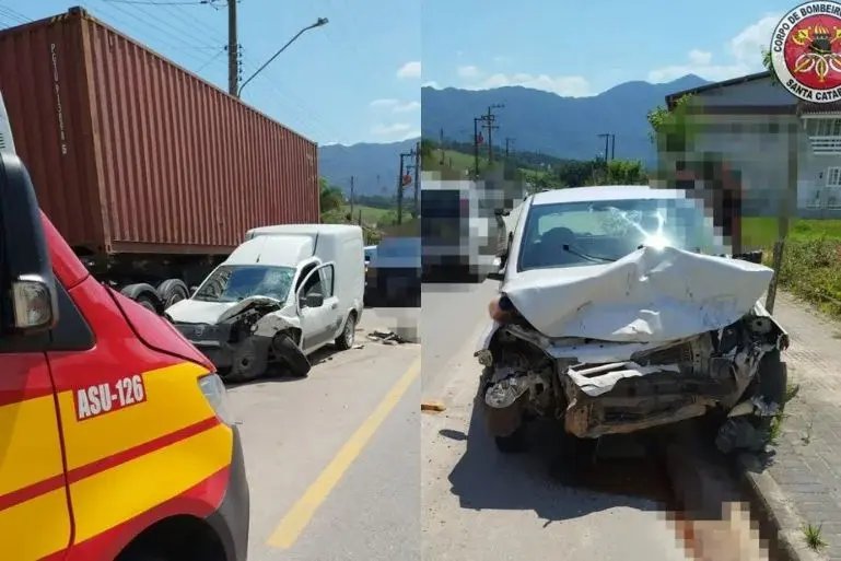 Colisão entre dois veículos deixa dois feridos e mobiliza bombeiros em Guabiruba