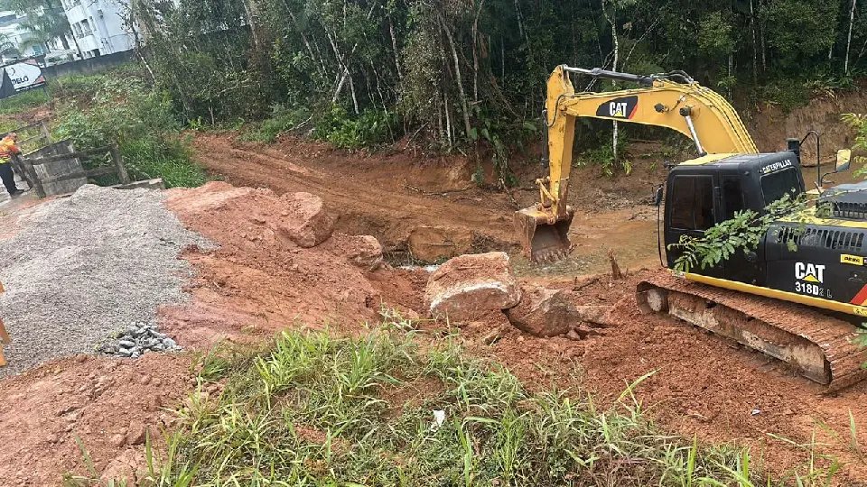Serviços continuam em cabeceira de ponte em Águas Claras