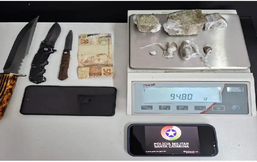 Homem é preso por tráfico de drogas após abordagem no Azambuja