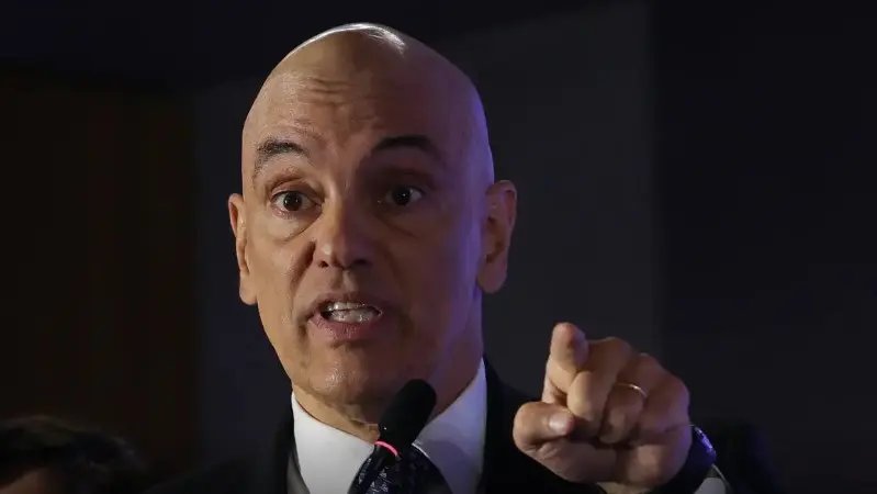 Moraes rejeita pedido de prisão domiciliar de Bolsonaro
