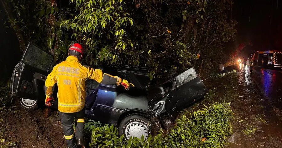 Perda de controle e colisão frontal deixam vítimas feridas na SC-416