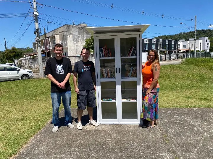 Projeto “Ponto de Leitura” ganha novos armários em bairros de Brusque