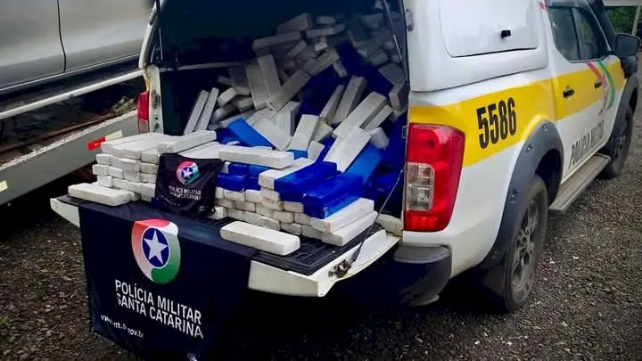 Polícia Rodoviária flagra caminhonete capotada carregada com 631 kg de maconha