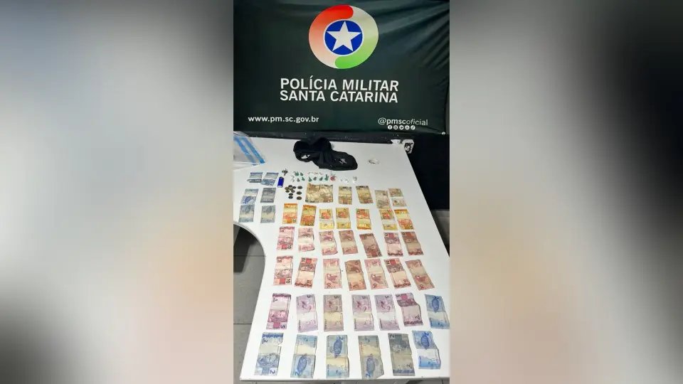 Adolescente é apreendido com drogas após ação policial