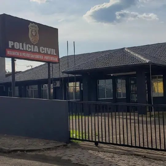 Polícia Civil prende investigada por tráfico e corrupção de menores durante operação