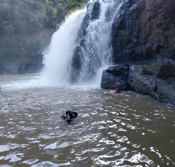 Afogamento termina em morte de adolescente em cachoeira