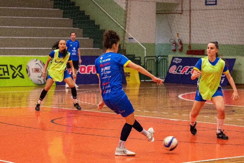 Barateiro Havan Futsal recebe as Leoas da Serra pela final do estadual