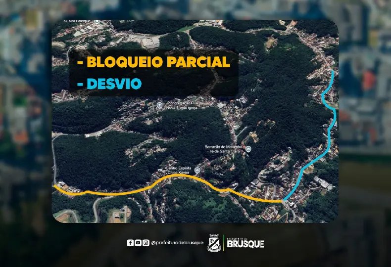 Trânsito fica em meia pista na rua Padre Antônio Eising neste domingo
