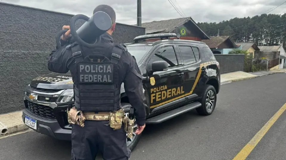 Três homens são presos  por armazenar material com cenas de abuso sexual infantil 