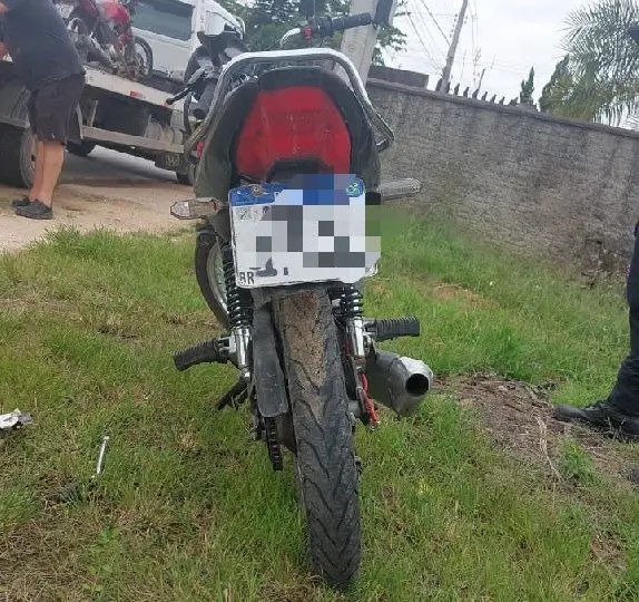 Motociclista tenta fugir da GTB e sofre queda no Rio Branco