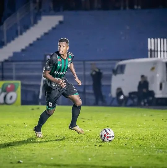 Quadricolor anuncia lateral João Felix como segundo reforço para 2026