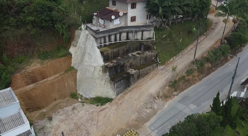 (VÍDEO) Moradores denunciam obras inacabadas e alagamentos recorrentes no bairro Tomas Coelho