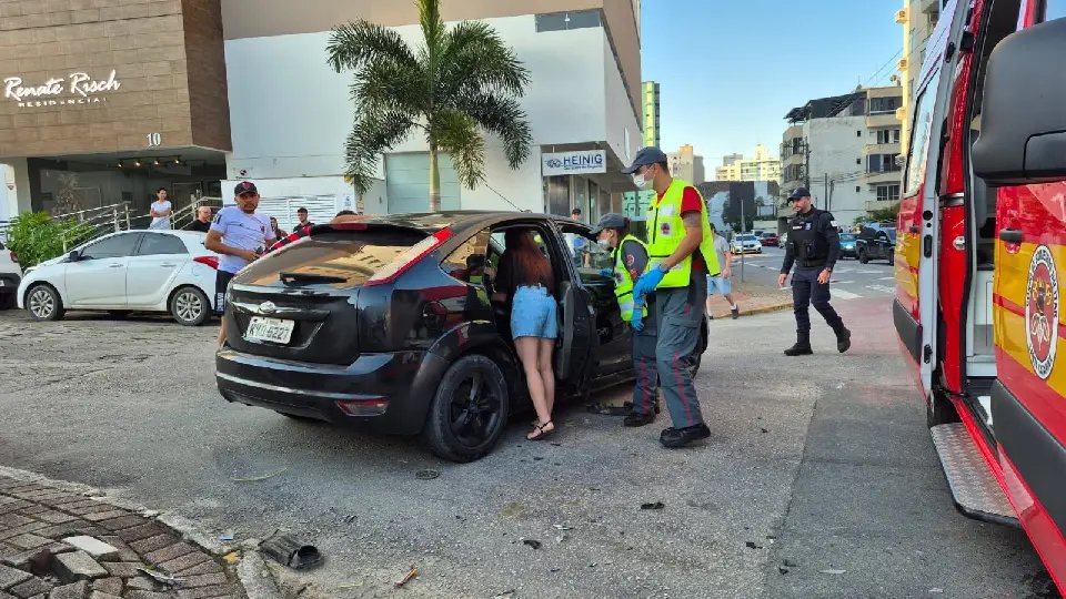 Colisão entre dois carros é registrada em Brusque