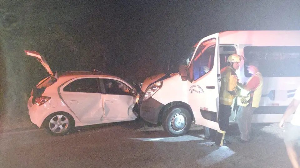 Colisão frontal deixa feridos e interdita a Gentil Batistti Archer por uma hora