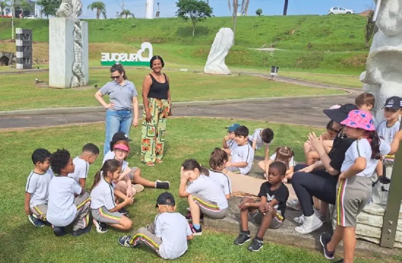 Estudantes da escola João Hassmann visitam Parque das Esculturas