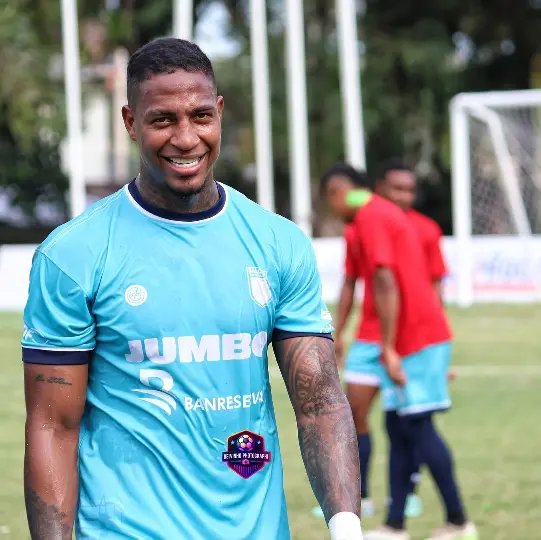 Quadricolor anuncia reforço internacional para a zaga
