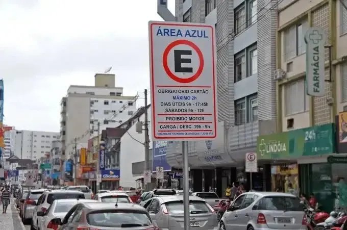 Após nota da Prefeitura, CDL detalha valores e prazos do Área Azul