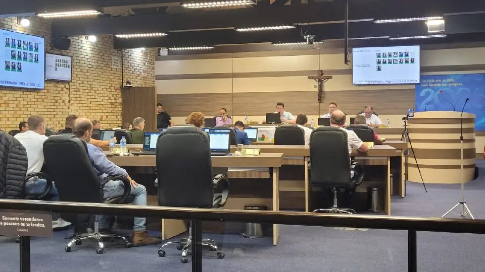(VÍDEO) Embate entre prefeito e vereadores marca sessão 