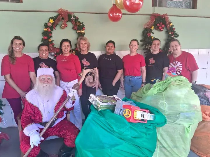 (VÍDEO) Natal Solidário mobiliza crianças e arrecada mais de 200 presentes em creche do Centro