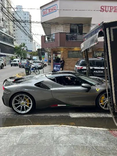 Polícia apreende Ferrari de luxo avaliada em mais de R$ 5 milhões
