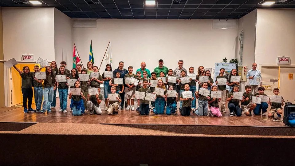 Fundema e Secretaria de Educação formam alunos em projeto de educação ambiental