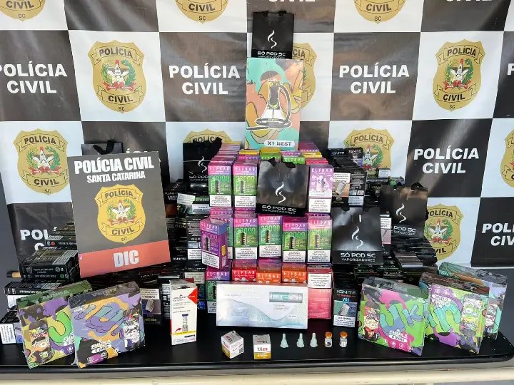 Mulher é presa por vender cigarros eletrônicos e remédios para emagrecer pela internet