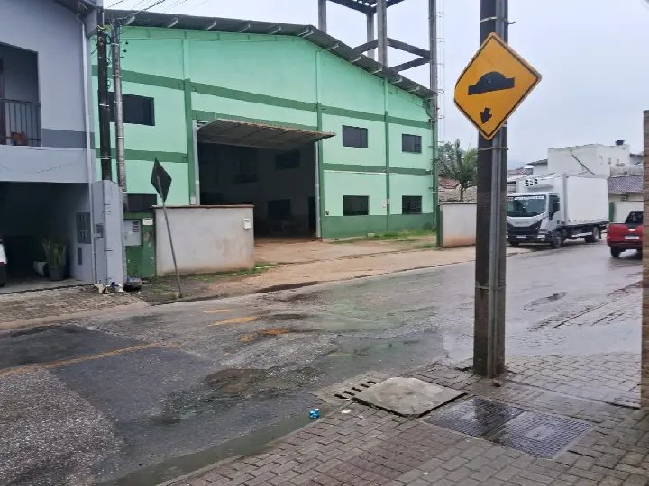 (VÍDEO) Moradores cobram mais segurança viária na Rua Luiz Morelli