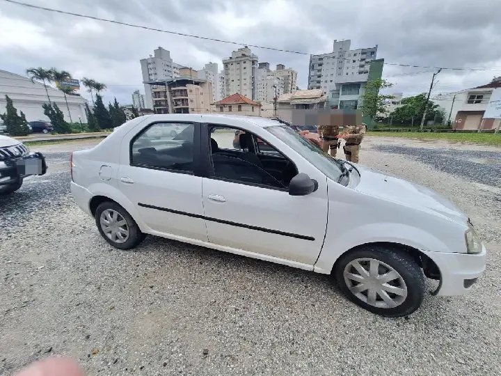 Homem é detido com carro furtado e alega não saber da origem do veículo no São Luiz