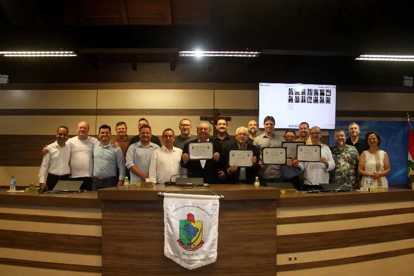 Hospital Azambuja recebe reconhecimento público da Câmara por sua trajetória e impacto na saúde