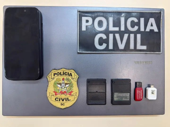 Menor de 16 anos é investigado por incitar automutilação e pornografia infantil