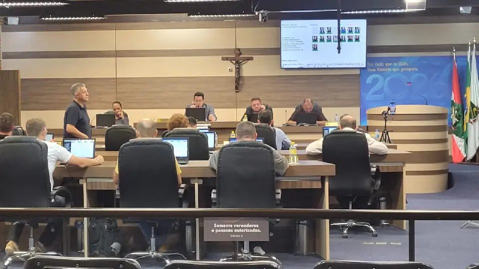 (VÍDEO) Projeto da Prefeitura causa estranheza a vereador 