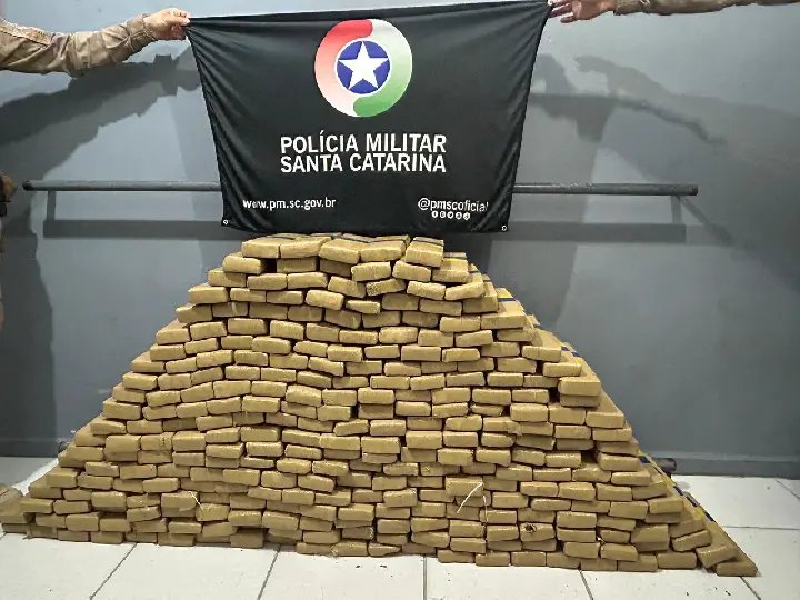 Perseguição policial termina com apreensão de 253 kg de maconha